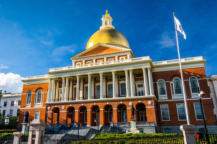 At the peak of Beacon Hill sits the golden dome of the Massachusetts State House (1798), popularly known as the "Hub of the Solar System"